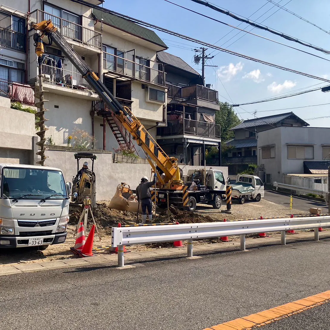 神戸市垂水区の新築店舗の杭打ち工事の様子です👷